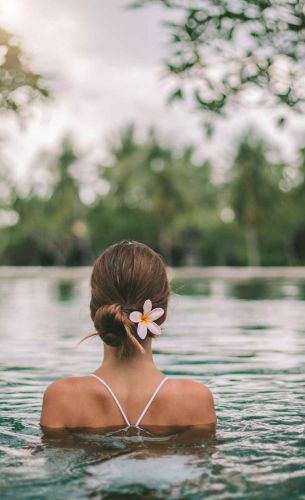 femme dans piscine ile maurice